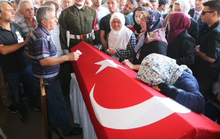Şehit Piyade Uzman Çavuş son yolculuğuna gözyaşlarıyla uğurlandı