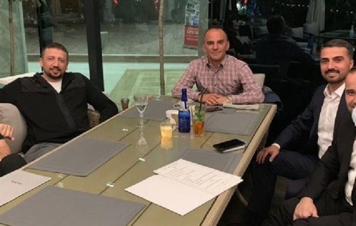 Erdoğan’ın danışmanı ve AKP’li Başkan, firari Öztürk’le aynı masada