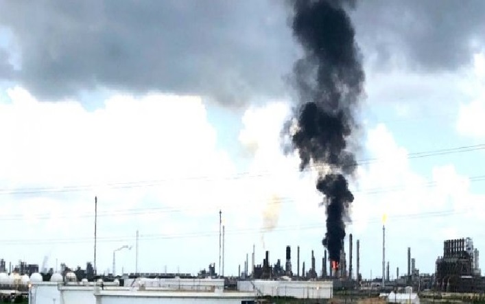 Amerika’da petrol rafinerisi yanıyor, halka sığınaklara gidin çağrısı yapıldı