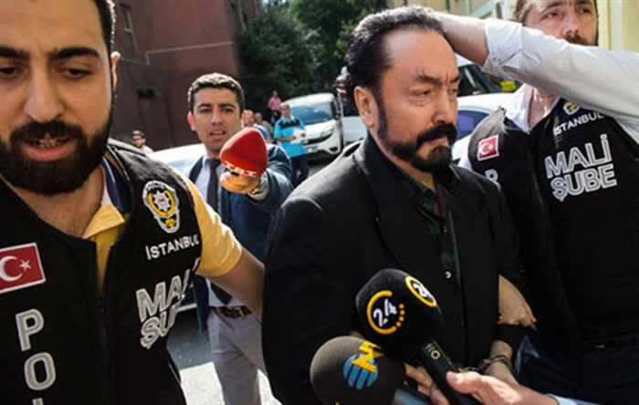 Adnan Oktar davasında 4 kişi tahliye edildi