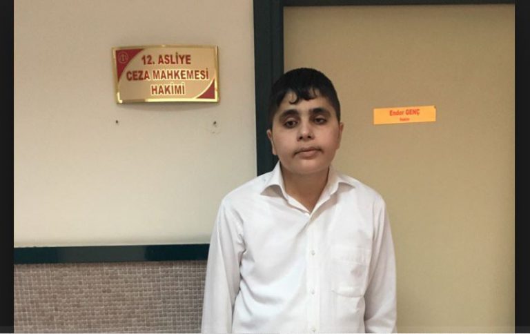 Görme engelli gazeteci Cüneyt Arat tahliye edildi