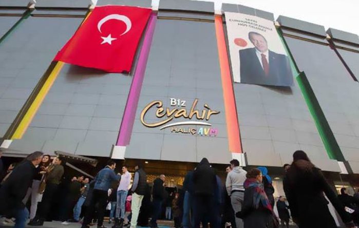 Eyüpsultan’da 3 yıl önce açılan dev AVM’de mağazalar bir bir kapanıyor