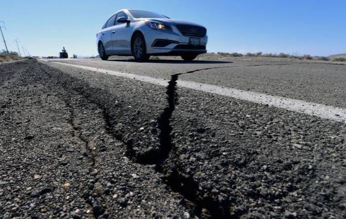 California, şiddetli depremlerle sarsılıyor