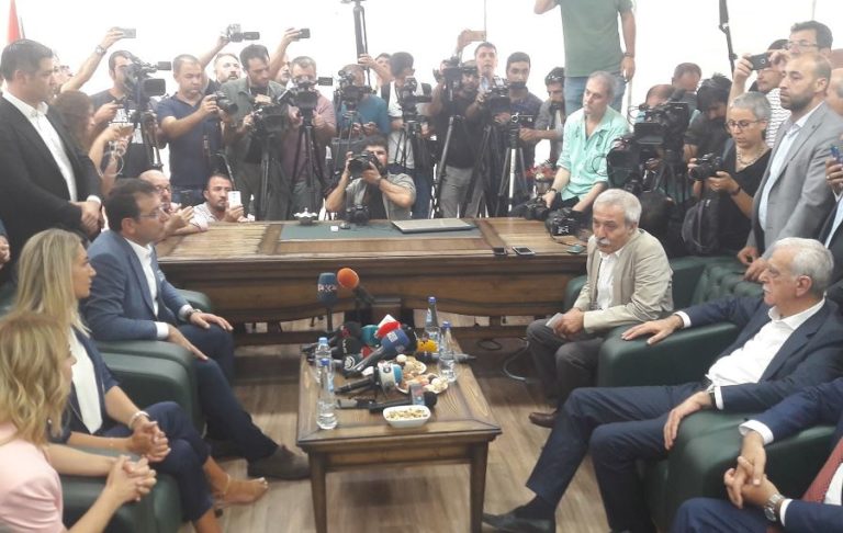 İmamoğlu Diyarbakır’da: Kayyım atamaları gaflet ve dalalettir