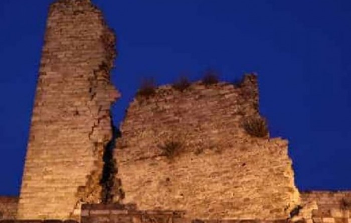 Depremde 473 hasarlı bina tespit edildi: ‘İstanbul surları ikiye bölündü’