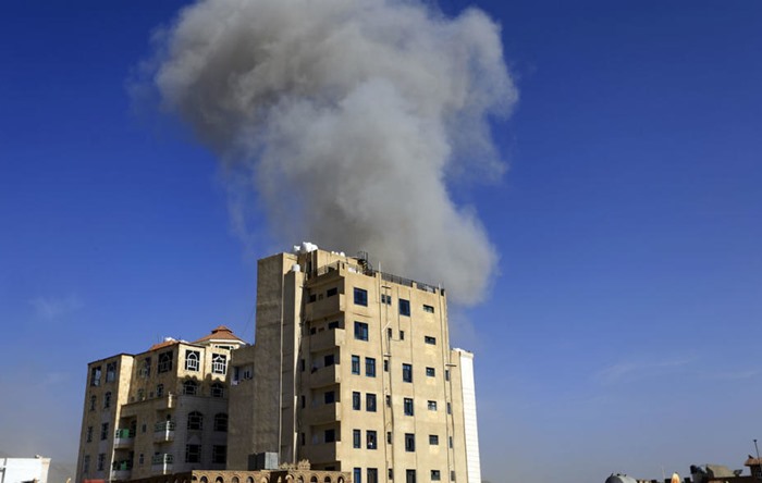 Koalisyon güçleri Yemen’de hapishaneyi vurdu: En az 50 kişi öldü