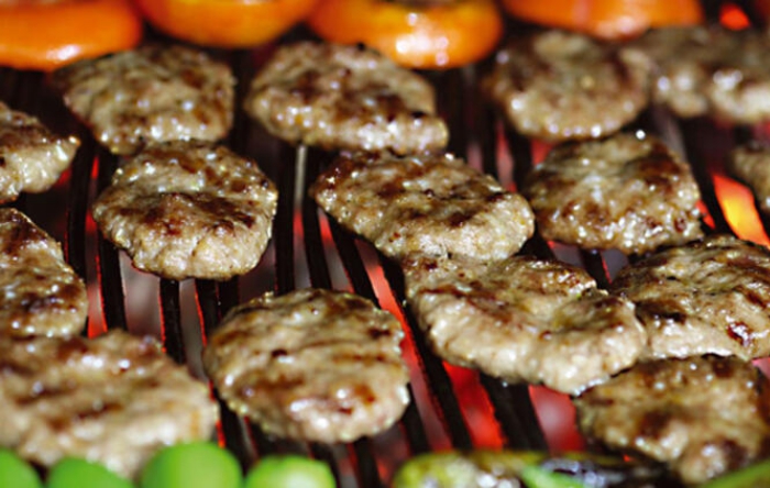 Türkiye’deki restoranlar denetlendi: Köfte harcında domuz eti, dana kavurmada at eti