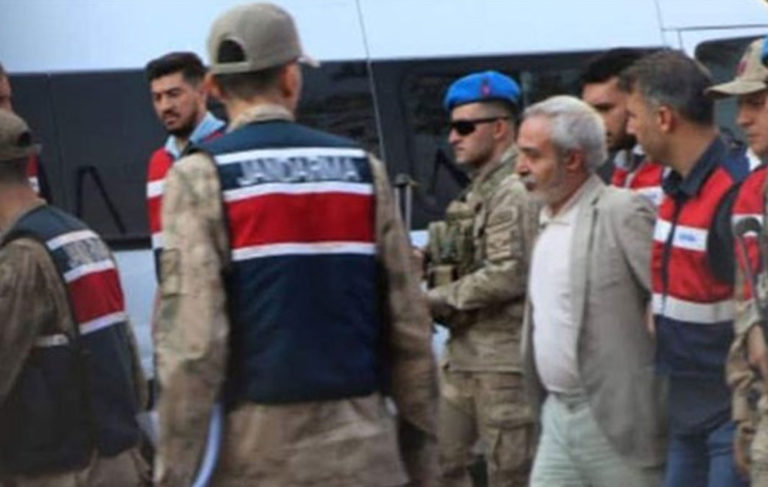 Seçilmiş Diyarbakır Belediye Başkanı Selçuk Mızraklı tutuklandı