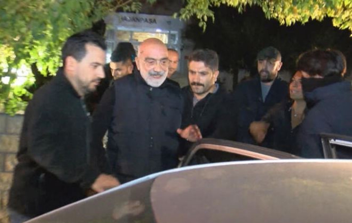 Ahmet Altan: ‘100 yıllık siyasi anlayış çöküyor ülkede; gençlere uyumlanamayan yok olacak’