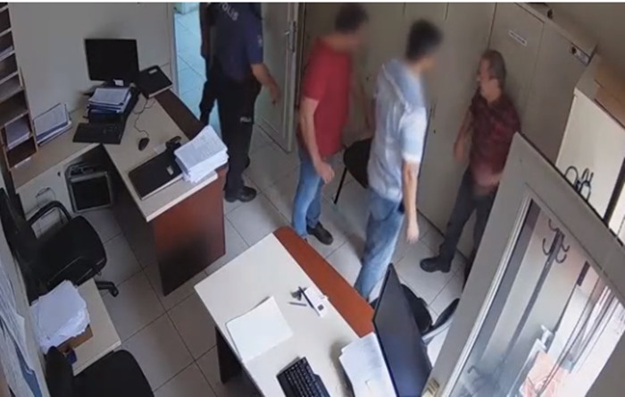Öğretmene polis karakolunda dayak: ‘Yardım için 155’i aradı’