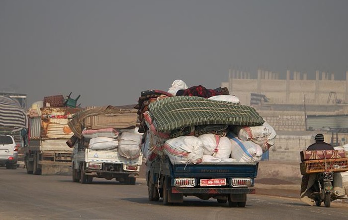 İdlib’deki saldırılar nedeniyle Türkiye sınırına 25 bin Suriyeli geldi