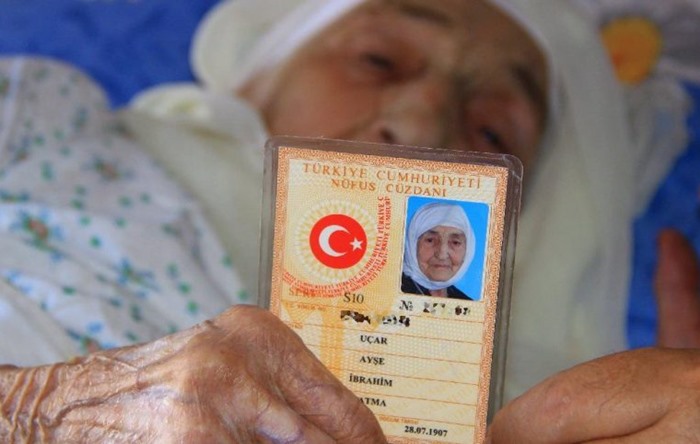 Türkiye’nin en yaşlı insanı hayatını kaybetti