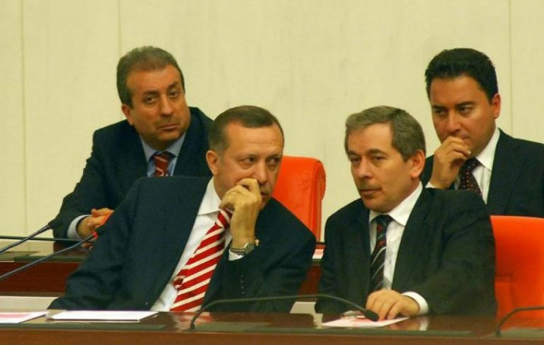 Abdullatif Şener: AK Parti yoldan çıktı, dava dediğiniz şey soygun mu?