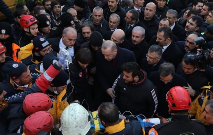 erdoğan enkaz bekletildi