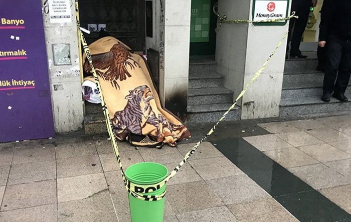 Sığındığı merdivenlerde donarak hayatını kaybetti