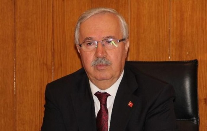 Yeni Akit: ‘Kumar masasında yakalanan AKP’li Hakkı Köylü muhabirlerimize saldırdı’