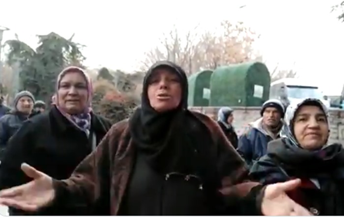Harbiyeli annesi: Televizyonlar sesimizi duyurmuyor, ‘Tayyip bizi  kapatır’ diyorlar!