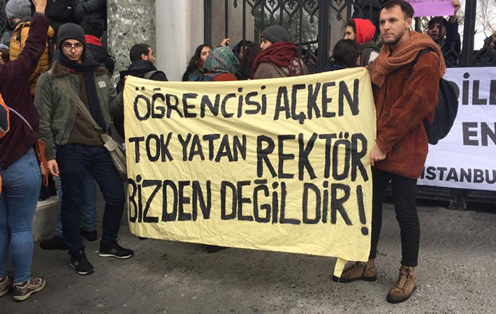 İstanbul Üniversitesi’nde yemek protestosuna coplu müdahale!