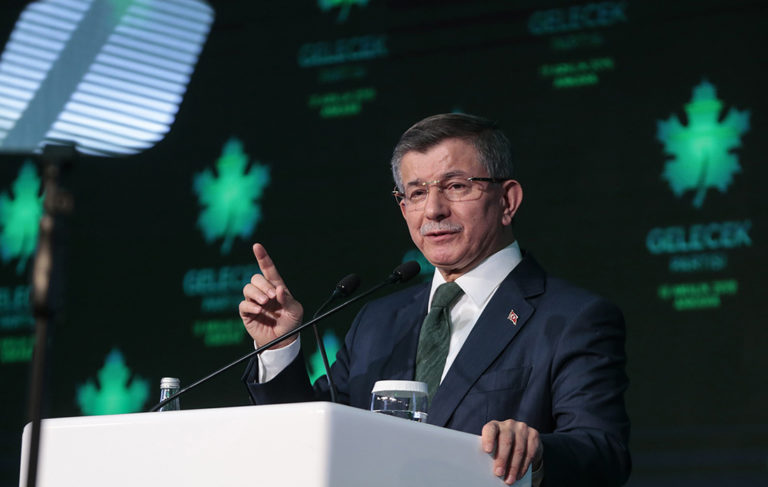 Davutoğlu: Oğlunu diğer vatan evlatlarından ayıran biri devlet adamı olamaz