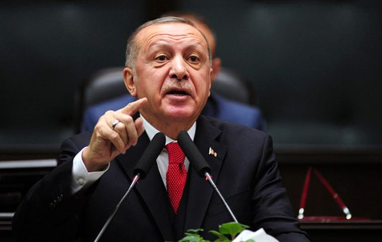 Yine sosyal medyayı hedef aldı: Tam bir çöplük!
