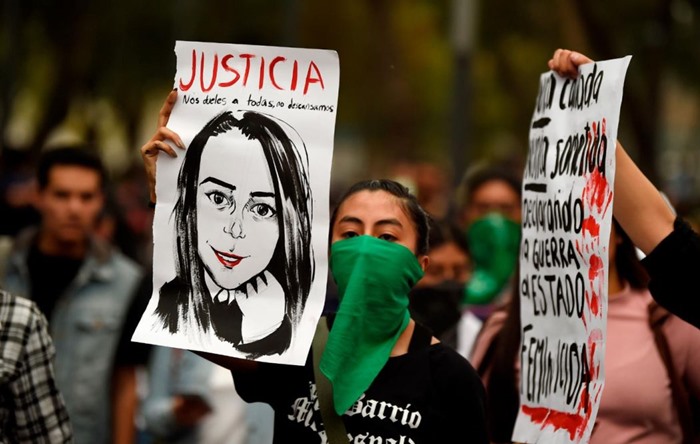 Meksika’da kadınlar Anayasa Mahkemesi’ni ateşe verdi