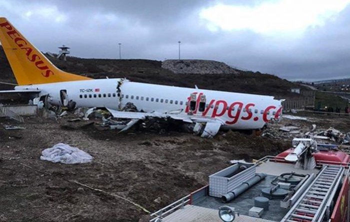 İncelemeler bitti: Pegasus uçağının enkazı kaldırılıyor