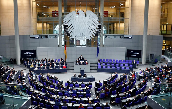 Almanya’dan 750 milyar Euro’luk kurtarma paketi: Hükümete borçlanma yetkisi
