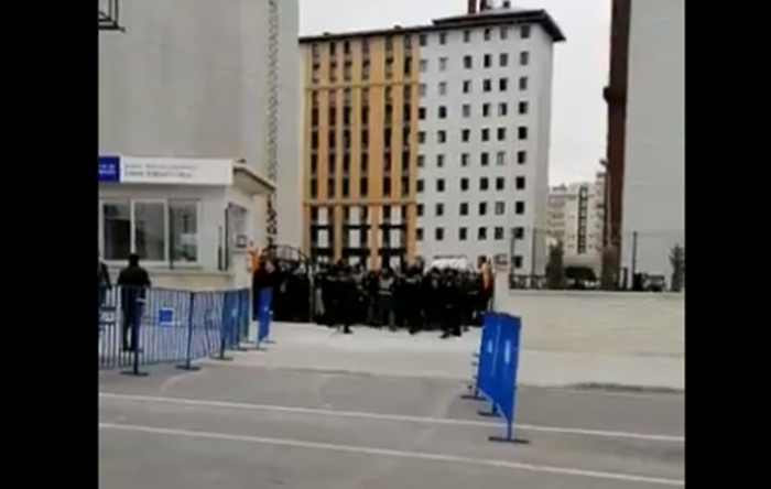 Konya’da karantinadaki umreciler toplu olarak kaçmaya çalıştı; polis müdahale etti