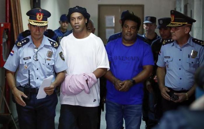 Ev hapsindeki Ronaldinho’dan özel istek: 450 metre karelik salon verildi