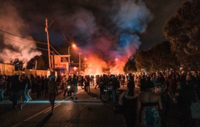 Siyahi Amerikalının öldürüldüğü Minneapolis’te sokağa çıkma yasağı ilan edildi!
