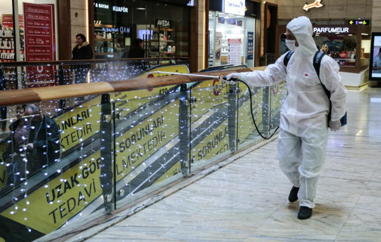 Bilim Kurulu Üyesi Azap: Zorunlu olmadıkça AVM’lere gitmem!