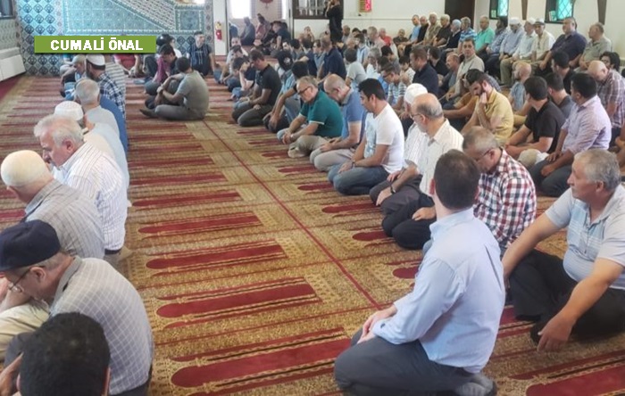 En son camiye giriyorum ki herkes beni görsün!