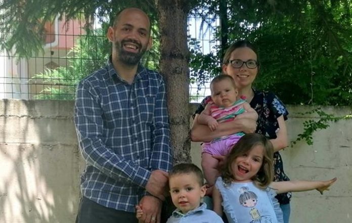 Joy Anna Crow Subaşıgüller, ürk Pastör Lütfü Subaşıgüller