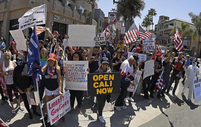 ABD’de ırkçılık karşıtı protestolara namaz arası!