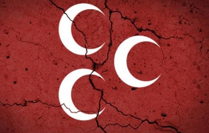 MHP ilçe başkanları peş peşe istifa etti!