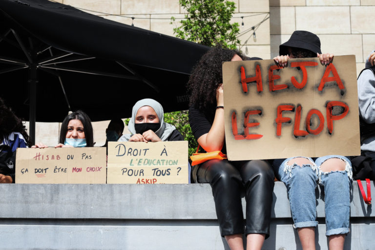 Brüksel’de başörtüsü eylemi