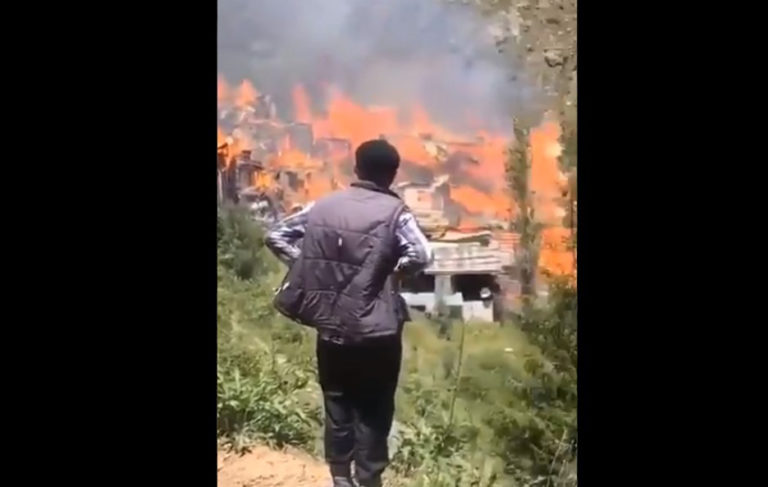 Artvin’de büyük yangın: 70 hane alevler içinde kaldı