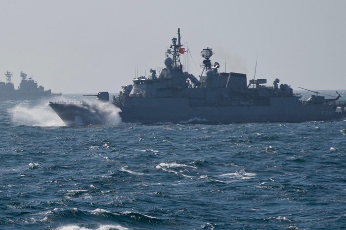 Sıkışan iktidarın imdadına 103 emekli amiral yetişti; AKP’lilerden art arda ‘Haddinizi bilin’ açıklaması