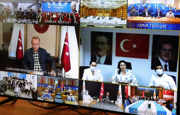 Erdoğan canlı yayındayken prompter takıldı: “Geri al, geri al”