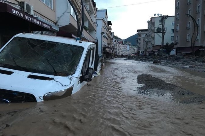 AKP Giresun’daki sel felaketinde suçu CHP’ye attı!
