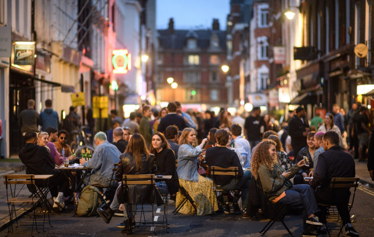 İngiltere’de lokantalarda hesabın yarısını devlet ödeyecek