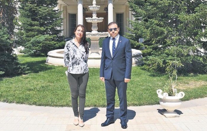 TMSF Başkanı, gasp ettiği İpek ailesine ait evde Sabah Gazetesi’ni gezdirdi: ‘Senin annen, eşin, çocukların yok mu?’
