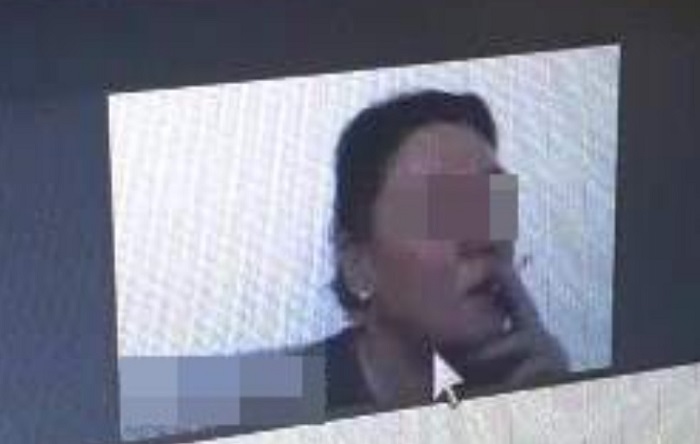 Uzaktan eğitim sırasında sigara içen öğretmene soruşturma!
