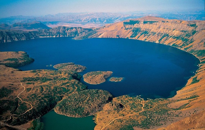 Nemrut Yanardağı’ndaki buhar çıkışı endişelendirdi