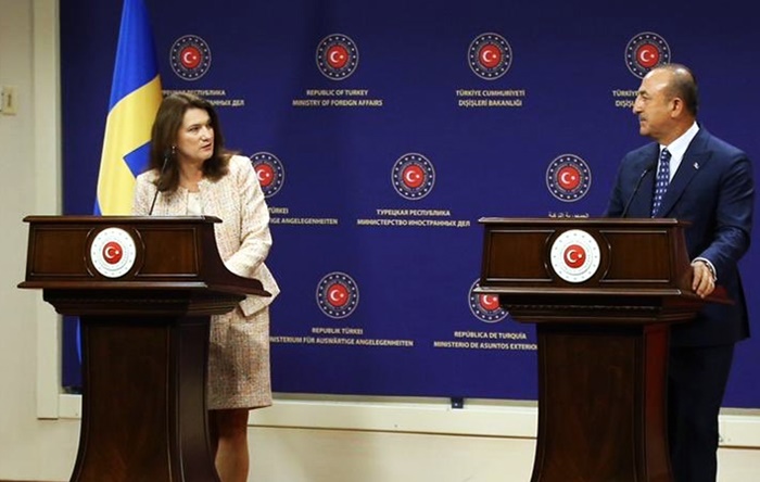 İsveçli bakandan Çavuşoğlu’na: Umarım Türkiye’de herkes sizin gibi ifade özgürlüğüne sahip olur
