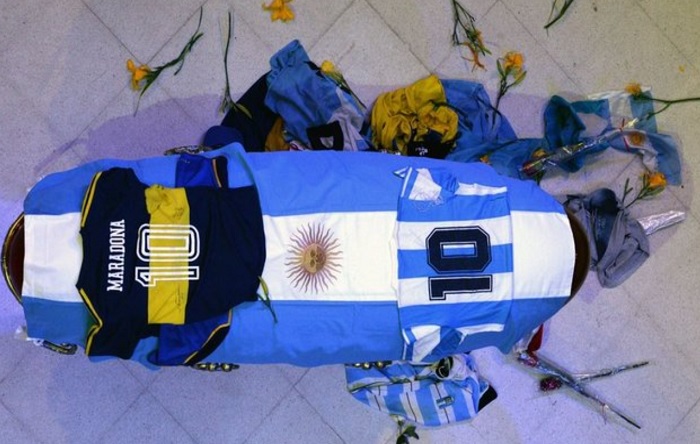 Maradona son yolculuğuna uğurlandı