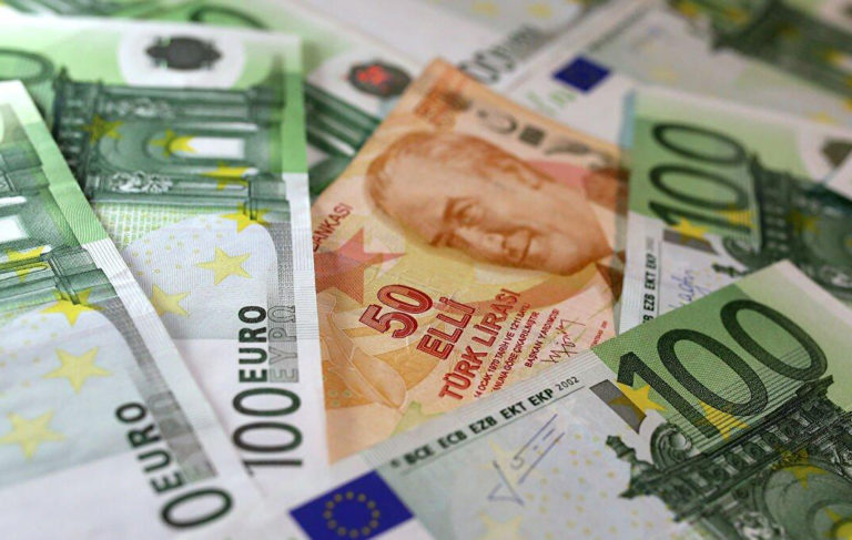 Türk Lirası, değer kaybında zirveye çıktı