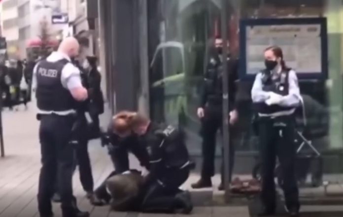 almanya kelepçe polis