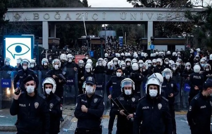 Boğaziçi Üniversitesi’ne gece yarısı İletişim ve Hukuk Fakültesi kuruldu