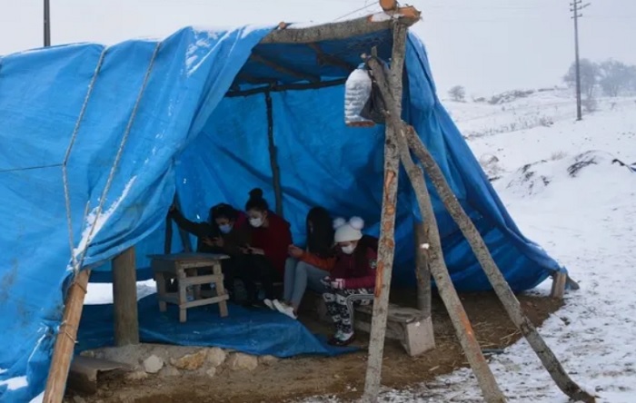 İnternet çekmeyen köyde EBA için dağa çadır kuruldu